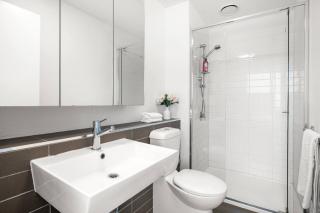 Spacious 2BR Melbourne CBD Apartment Pool, Gym and Near Marvel Stadium - 2