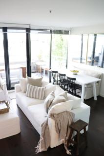 Bright Ascot Vale Nest - Free Parking & Balcony - 4