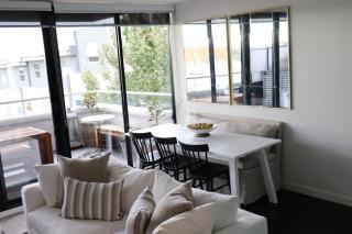 Bright Ascot Vale Nest - Free Parking & Balcony - 5