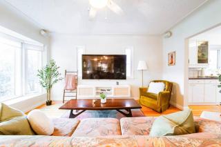 Hidden Gem Home-HotTub-Firetable-King Bed-BBQ -Deck - 7