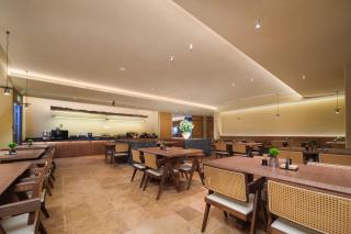 Atour Hotel Dalian Xinghai Square The Centenary City Sculpture and Seascape - 2