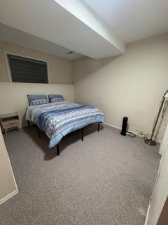 Lower Suite- 10 minutes away from airport - 4