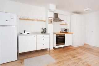 Stylish Apt w Charming Balcony in the Very Center - 6