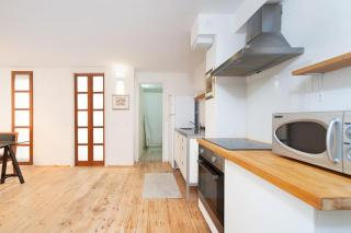 Stylish Apt w Charming Balcony in the Very Center - 5