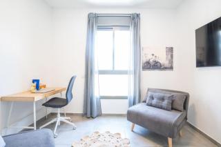 Vibrant Seaside Stay with Balcony - 3