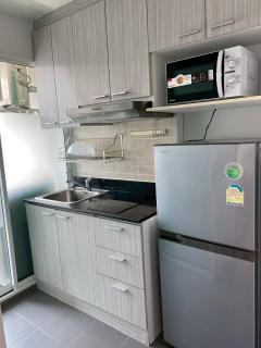 Stylish 1BR Condo - On Nut - Pool, Gym & Smart TV - 2