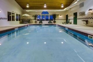 Country Inn & Suites by Radisson, Stockton, IL - 2