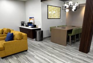 Comfort Inn & Suites Harvey - Chicago Southland - 3