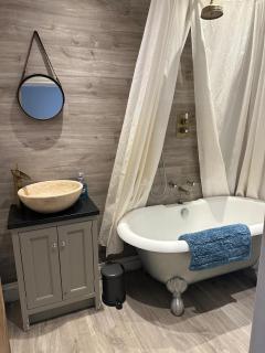 3 or 4 Bed 2 Bath Cosy Rural Barn Conversion-Parking - 6