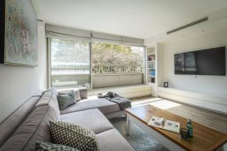 Chic 2BR Apt w Large Windows in Tel Aviv Old North - 8