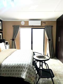 10 Kooralboom Self Catering Apartments - 4