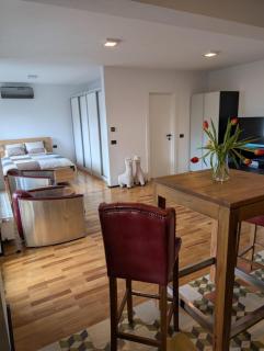 Boutique Apartment with Private Garden - 2