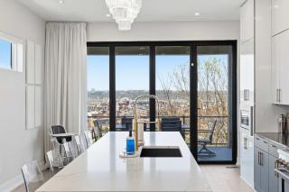 Skyline Views, Mt Adams, 4BR, Sleeps 10 - 0