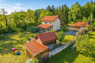 Green Garden Retreat - Happy Rentals - 0