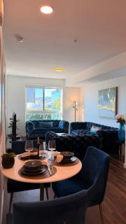 Wallace Luxurious - 2