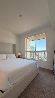 Wallace Luxurious - 1