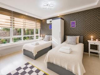 Hadrian Nest 3BR Apartment Opposite Hadrian Gate - 0