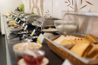 Hotel Limon - Near Huda City Centre I Balcony Rooms - 3