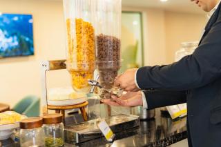 Hotel Limon - Near Huda City Centre I Balcony Rooms - 4