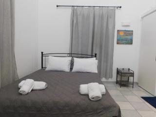 Perissa Art - Double Room with Balcony & Kitchenette - 9