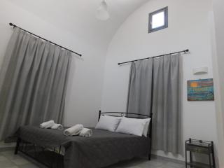 Perissa Art - Double Room with Balcony & Kitchenette - 1