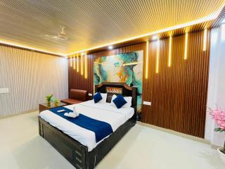 Happy Residency - Near Saket Metro - 4