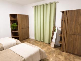 Spacious 3 Bedroom Near Downtown Jabal AlWeibdeh - 3