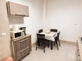 Spacious 3 Bedroom Near Downtown Jabal AlWeibdeh - 2