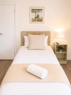 East London Home|Parking|Garden & Self Check-In - 7
