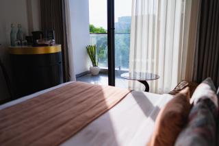 Hotel Limon - Near Huda City Centre I Balcony Rooms - 9