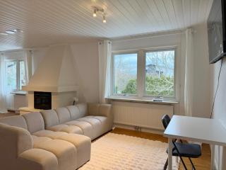 Workers & Familie house 10 Beds Garage Game Room Near Volvo & City - 0