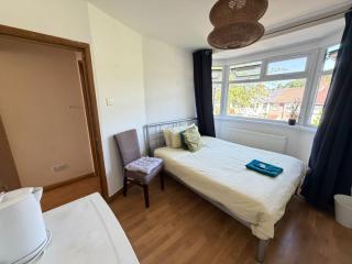 F4 Modern Double Room (Sandycroft Guest House) - 9