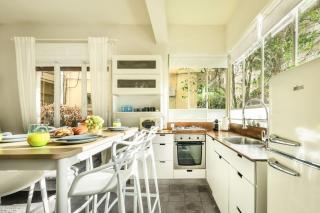 Serene Retreat with Lush Garden - 1