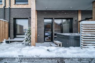 Le Chalet Lingonberry D3 Ski-in Ski-out, Hot Tub by Aavalevi - 1