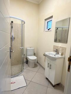 Luxury Beach House with Pool walk to Ocean 3 EnSuits - 4