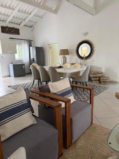 Luxury Beach House with Pool walk to Ocean 3 EnSuits - 1
