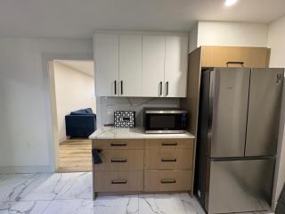Downtown Vancouver Modern Apartment - Walk to BC Stadium, Skytrain- Free Parking - 0