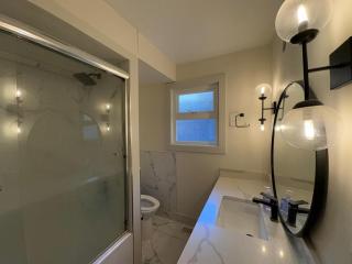 Downtown Vancouver Modern Apartment - Walk to BC Stadium, Skytrain- Free Parking - 9
