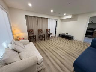 Downtown Vancouver Modern Apartment - Walk to BC Stadium, Skytrain- Free Parking - 7