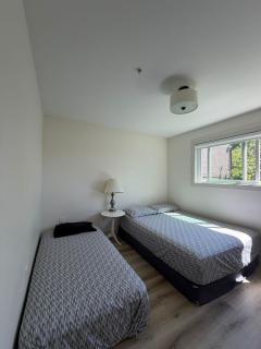 Downtown Vancouver Modern Apartment - Walk to BC Stadium, Skytrain- Free Parking - 4