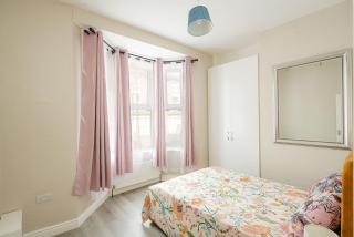 The Cozy Two beds, FREE parking, SKY - 2