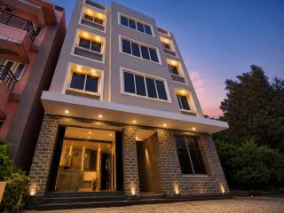 HOTEL SEA BEACH- PARK VIEW PURI Fully Air Conditioned rooms- Near Shree Jagannath Temple - Golden Beach - Light House Beach, Lift, Parking, Free Wi-Fi , near Hotel Imperial Grand Inn ! Premium Family Rooms - 4