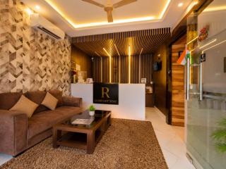 HOTEL SEA BEACH- PARK VIEW PURI Fully Air Conditioned rooms- Near Shree Jagannath Temple - Golden Beach - Light House Beach, Lift, Parking, Free Wi-Fi , near Hotel Imperial Grand Inn ! Premium Family Rooms - 1