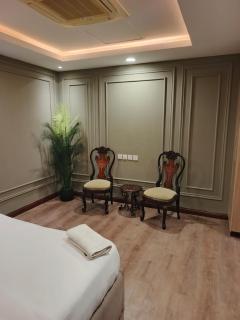 Luxury Gold Crest Apartment - 7