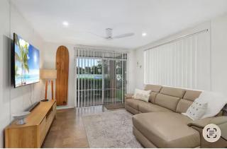 Beach Side on Burke - 3BR - Pet Friendly - 4