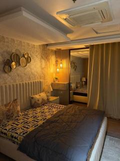 Luxury Gold Crest Apartment - 2