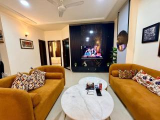 Luxury Gold Crest Apartment - 4