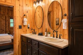 Luxury Cabin with Sauna Hot Tub PS5 and Arcade - 5