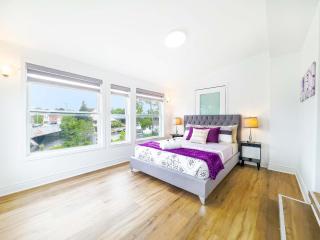 Pet Friendly Home Near Lock 32 & Beach Park - 7