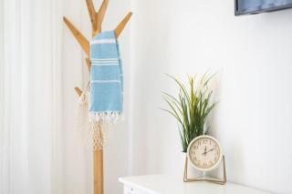Stylish Seaside Escape with Balcony - 6
